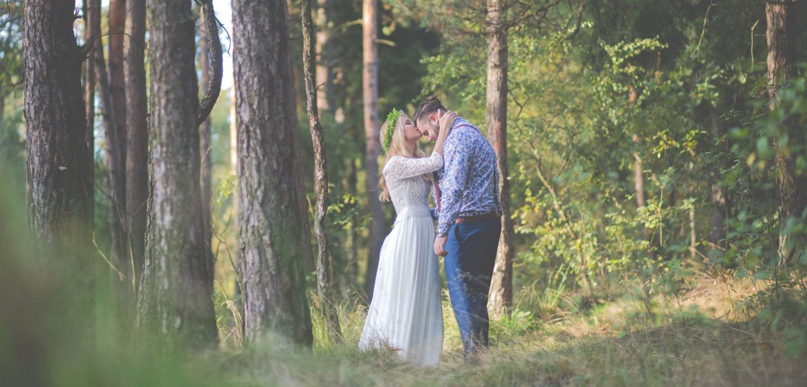 Sesja ślubna w lesie. Jak najlepiej zaplanować plener ślubny?