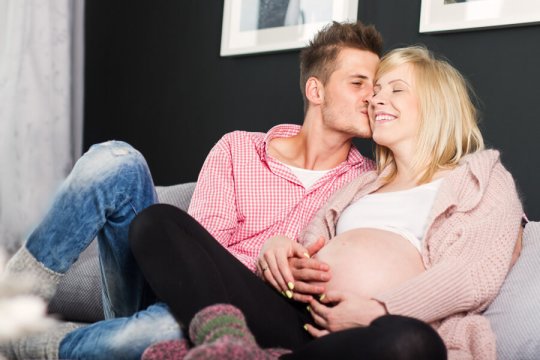 fotografia ciążowa w domu Katowice, sesje ciążowe z dojazdem do klienta, sesja ciążowa cena