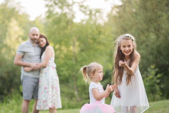 naturalna sesja rodzinna w plenerze, sesja rodzinna plener, zdjęcia rodzinne w plenerze, sesja dziecięca Park Śląski