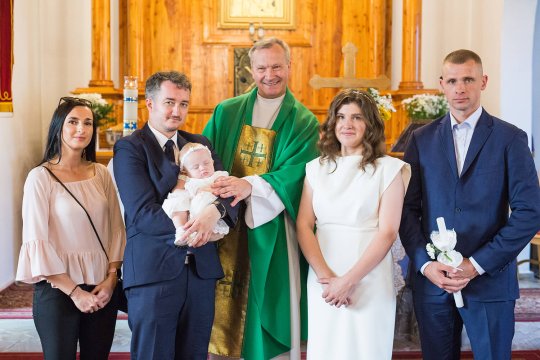zdjęcia z chrztu w kościele, fotograf na chrzest, zdjęcia chrzest