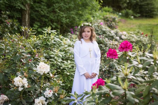 plener komunijny w ogrodzie botanicznym, sesja komunijna dla dziewczynki