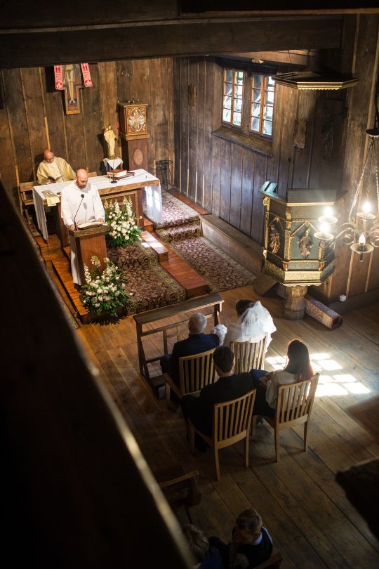 Reportaż ślubny - zdjęcie z ceremonii w Kościele, fotograf ślubny śląskie