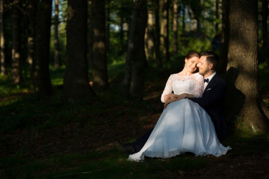 plener ślubny, zdjęcia ślubne w lesie, sesja w lesie, para młoda, pani młoda, sesja ślubna boho, sesja ślubna rustykalna