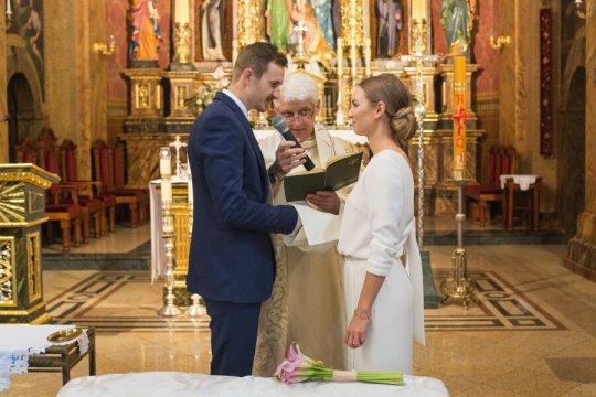 fotografia ślubna śląskie, fotograf na ślub Bytom, fotografia ślubna Śląsk, para młoda w trakcie przysięgi ślubnej